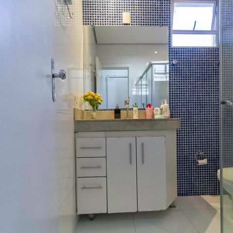 Casa à venda com 180m², 3 quartos e 2 vagas Casa à venda com 180m², 3 quartos e 2 vagasBanheiro social