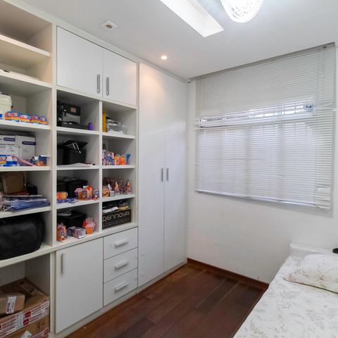 Casa à venda com 180m², 3 quartos e 2 vagas Casa à venda com 180m², 3 quartos e 2 vagasQuarto 1