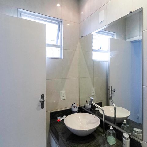 Casa à venda com 180m², 3 quartos e 2 vagas Casa à venda com 180m², 3 quartos e 2 vagasBanheiro da suíte