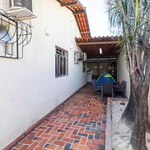 Casa à venda com 180m², 3 quartos e 2 vagas Casa à venda com 180m², 3 quartos e 2 vagasQuintal