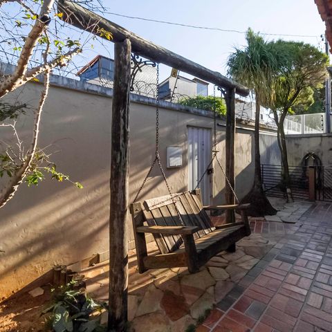 Casa à venda com 180m², 3 quartos e 2 vagas Casa à venda com 180m², 3 quartos e 2 vagasEntrada