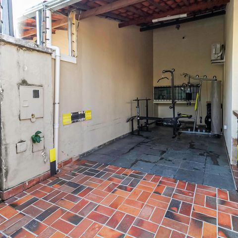 Casa à venda com 180m², 3 quartos e 2 vagas Casa à venda com 180m², 3 quartos e 2 vagasGaragem