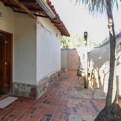 Casa à venda com 180m², 3 quartos e 2 vagas Casa à venda com 180m², 3 quartos e 2 vagasEntrada