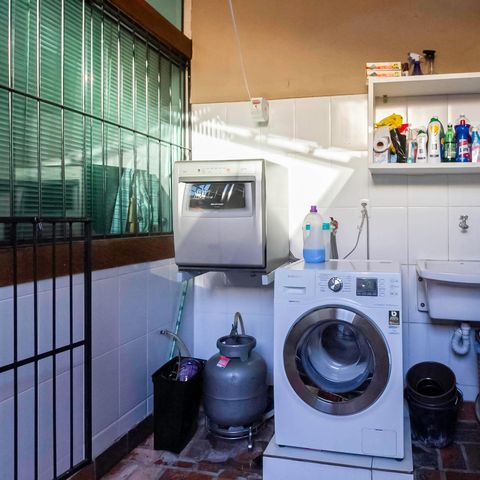 Casa à venda com 180m², 3 quartos e 2 vagas Casa à venda com 180m², 3 quartos e 2 vagasÁrea de serviço