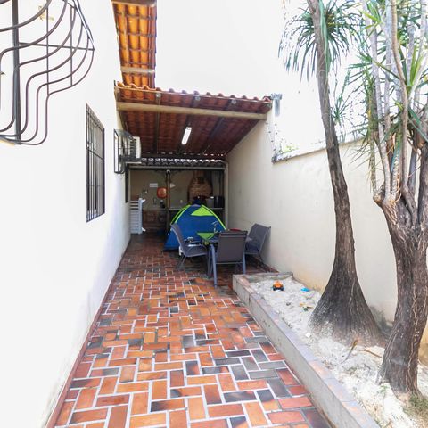 Casa à venda com 180m², 3 quartos e 2 vagas Casa à venda com 180m², 3 quartos e 2 vagasQuintal