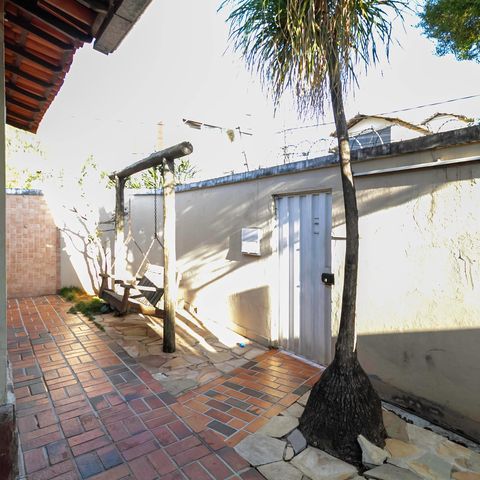 Casa à venda com 180m², 3 quartos e 2 vagas Casa à venda com 180m², 3 quartos e 2 vagasEntrada