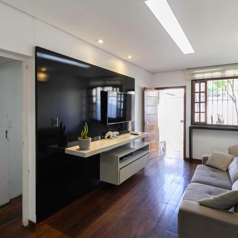 Casa à venda com 180m², 3 quartos e 2 vagas Casa à venda com 180m², 3 quartos e 2 vagasSala