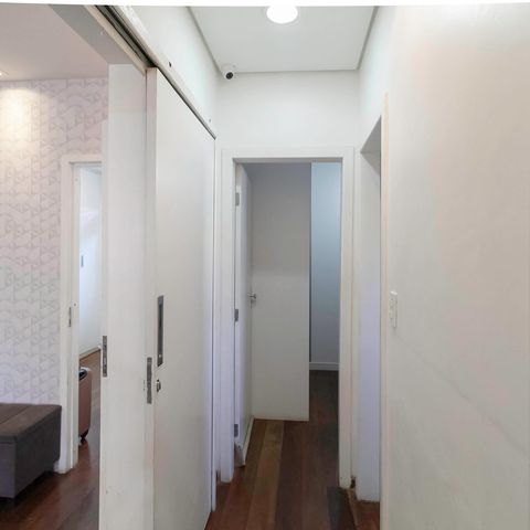 Casa à venda com 180m², 3 quartos e 2 vagas Casa à venda com 180m², 3 quartos e 2 vagasCorredor