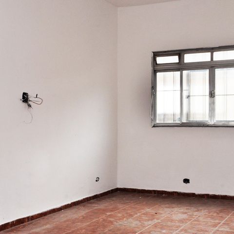Casa à venda com 280m², 6 quartos e sem vaga Casa à venda com 280m², 6 quartos e sem vagaSala