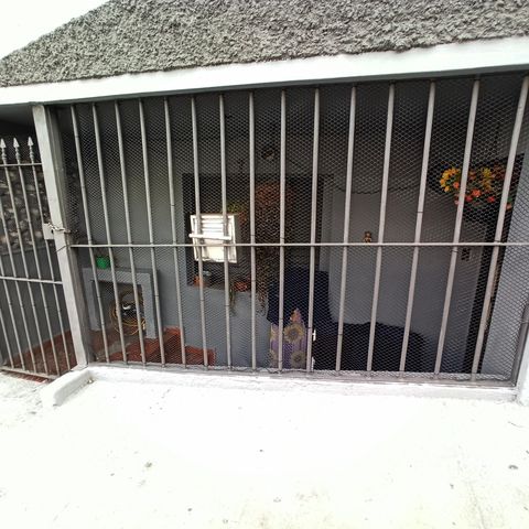 Casa à venda com 280m², 6 quartos e sem vaga Casa à venda com 280m², 6 quartos e sem vagaCasa 01