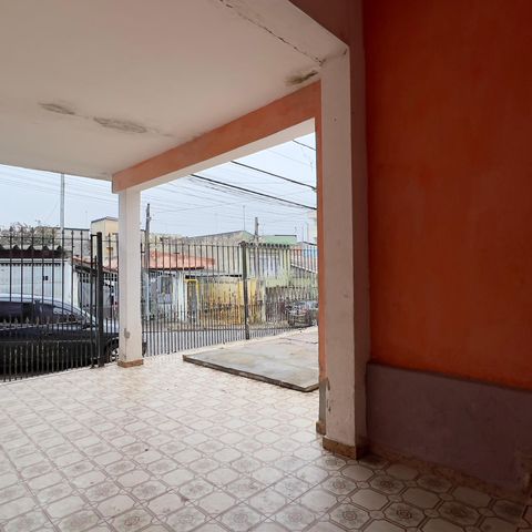 Casa à venda com 160m², 5 quartos e 1 vaga Casa à venda com 160m², 5 quartos e 1 vagaGaragem