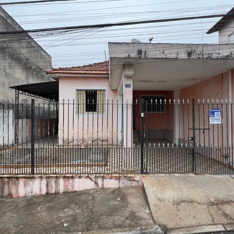 Casa à venda com 160m², 5 quartos e 1 vaga Casa à venda com 160m², 5 quartos e 1 vagaFachada