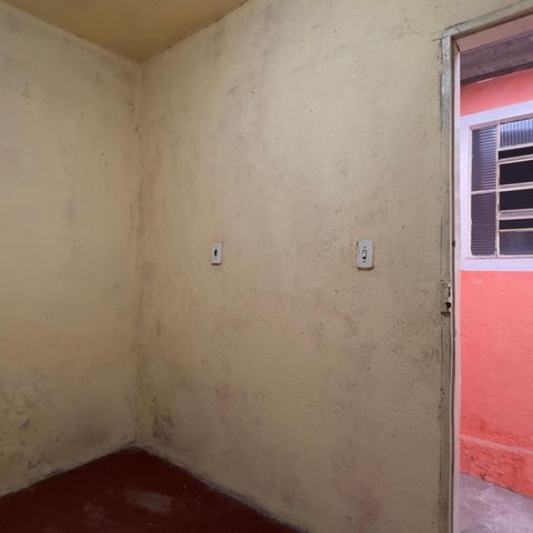 Casa à venda com 160m², 5 quartos e 1 vaga Casa à venda com 160m², 5 quartos e 1 vagaEdícula