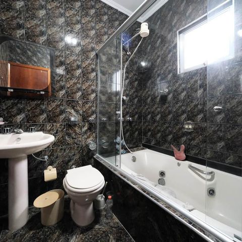 Casa à venda com 178m², 3 quartos e 2 vagasBanheiro da Suíte 1