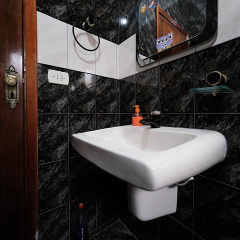 Casa à venda com 178m², 3 quartos e 2 vagasBanheiro