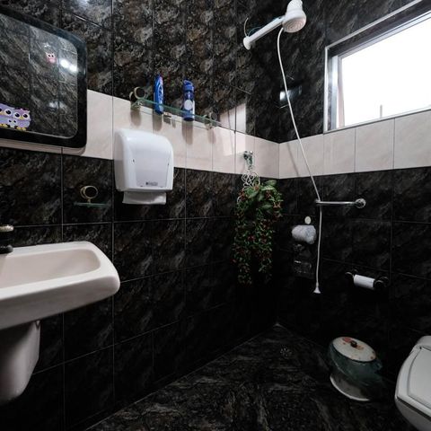 Casa à venda com 178m², 3 quartos e 2 vagasBanheiro