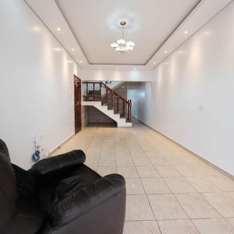 Casa à venda com 178m², 3 quartos e 2 vagasSala