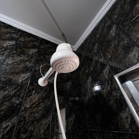 Casa à venda com 178m², 3 quartos e 2 vagasBanheiro