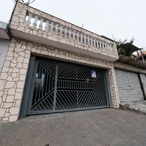 Casa à venda com 178m², 3 quartos e 2 vagasFachada