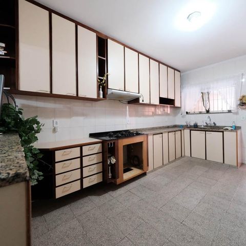 Casa à venda com 178m², 3 quartos e 2 vagasCozinha