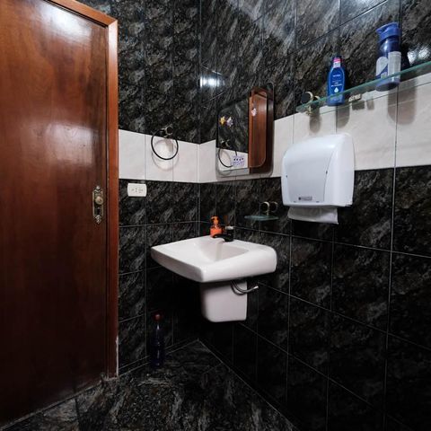 Casa à venda com 178m², 3 quartos e 2 vagasBanheiro