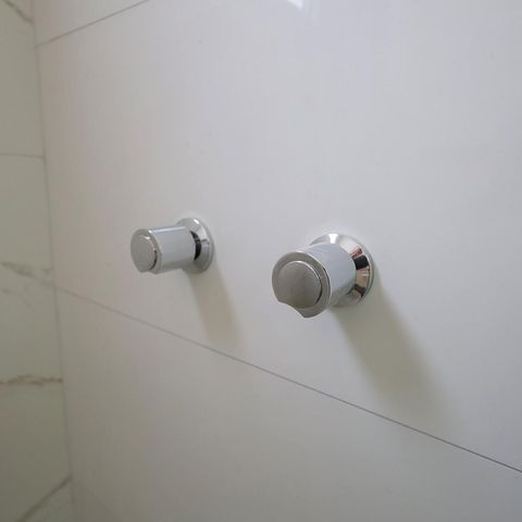 Casa de condomínio à venda com 129m², 2 quartos e 2 vagasBanheiro da Suíte 1