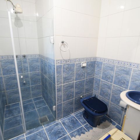 Casa à venda com 230m², 4 quartos e 5 vagasBanheiro Suíte 2