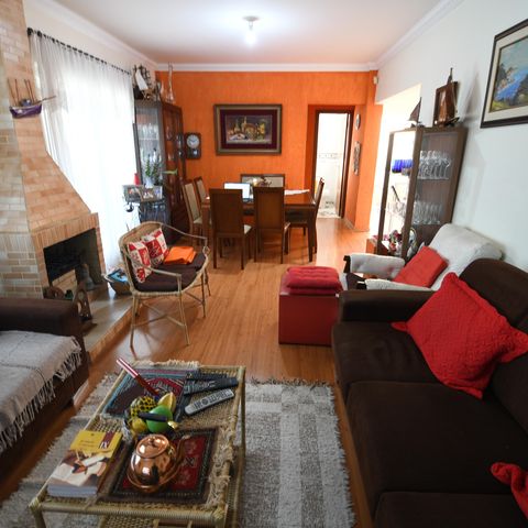 Casa à venda com 230m², 4 quartos e 5 vagasSala