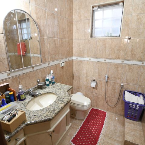 Casa à venda com 230m², 4 quartos e 5 vagasBanheiro Suíte 1