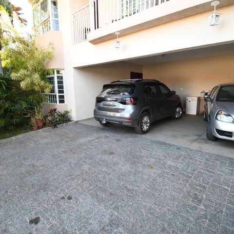 Casa à venda com 230m², 4 quartos e 5 vagasGaragem 