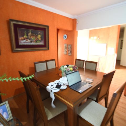 Casa à venda com 230m², 4 quartos e 5 vagasSala