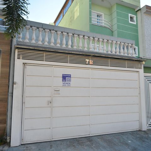 Casa para alugar com 243m², 6 quartos e 4 vagasFachada