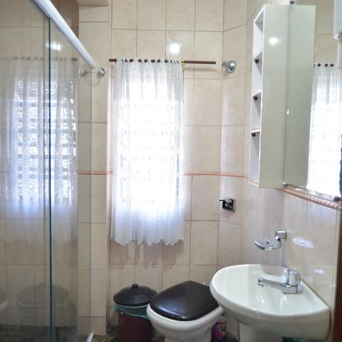 Casa para alugar com 243m², 6 quartos e 4 vagasBanheiro do Quarto 5