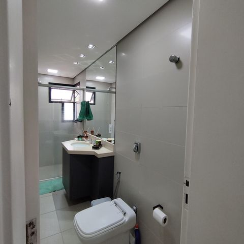 Apartamento à venda com 178m², 4 quartos e 3 vagas Apartamento à venda com 178m², 4 quartos e 3 vagasBanheiro da Suíte 1