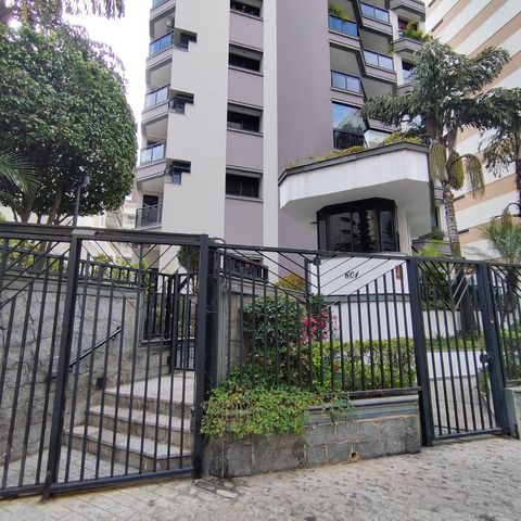 Apartamento à venda com 178m², 4 quartos e 3 vagas Apartamento à venda com 178m², 4 quartos e 3 vagasFachada e portaria