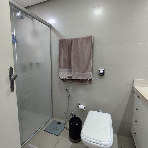Apartamento à venda com 178m², 4 quartos e 3 vagas Apartamento à venda com 178m², 4 quartos e 3 vagasBanheiro da Suíte 2