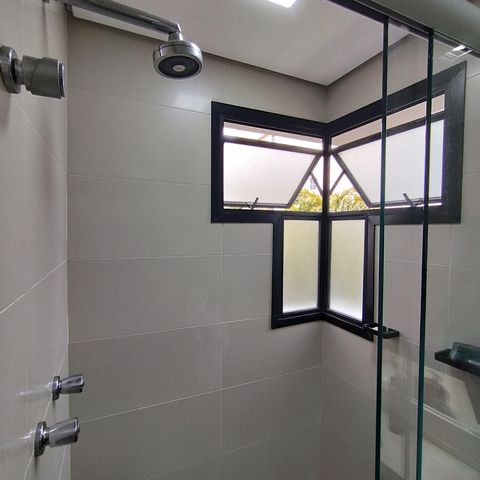 Apartamento à venda com 178m², 4 quartos e 3 vagas Apartamento à venda com 178m², 4 quartos e 3 vagasBanheiro da Suíte 1