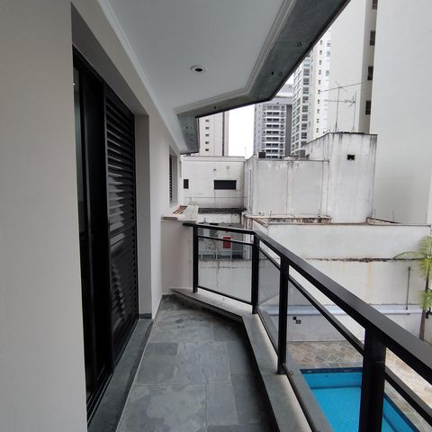 Apartamento à venda com 178m², 4 quartos e 3 vagas Apartamento à venda com 178m², 4 quartos e 3 vagasVaranda da Suíte 1