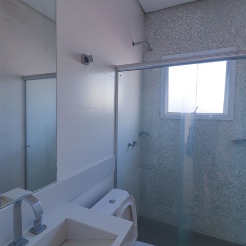 Casa à venda com 1000m², 6 quartos e NaN vagas Casa à venda com 1000m², 6 quartos e NaN vagasBanheiro da Suíte 2