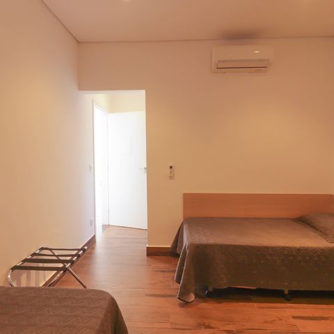 Casa à venda com 1000m², 6 quartos e NaN vagas Casa à venda com 1000m², 6 quartos e NaN vagasSuíte 2