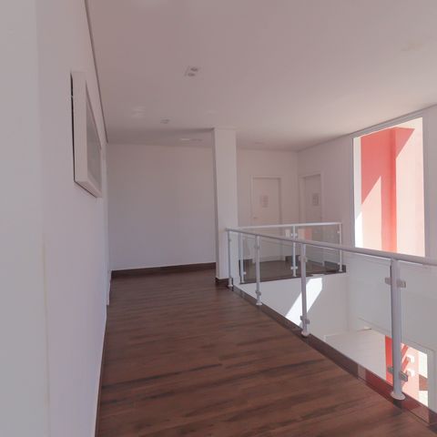 Casa à venda com 1000m², 6 quartos e NaN vagas Casa à venda com 1000m², 6 quartos e NaN vagasCorredor