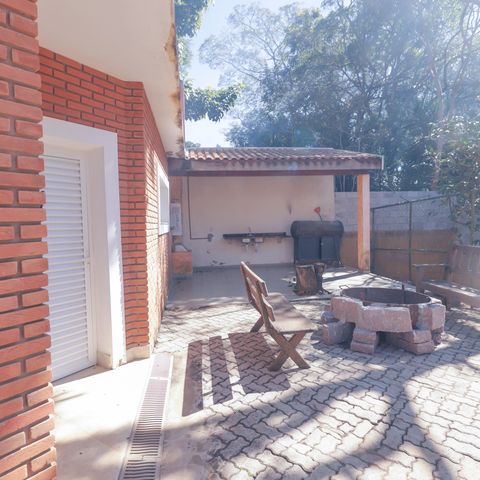 Casa à venda com 1000m², 6 quartos e NaN vagas Casa à venda com 1000m², 6 quartos e NaN vagasÁrea comum