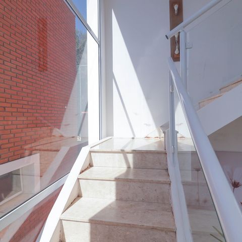 Casa à venda com 1000m², 6 quartos e NaN vagas Casa à venda com 1000m², 6 quartos e NaN vagasEscada