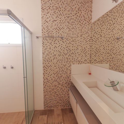 Casa à venda com 1000m², 6 quartos e NaN vagas Casa à venda com 1000m², 6 quartos e NaN vagasBanheiro da Suíte 6