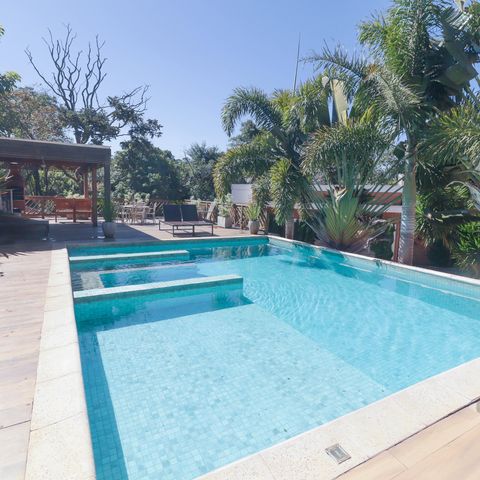 Casa à venda com 1000m², 6 quartos e NaN vagas Casa à venda com 1000m², 6 quartos e NaN vagasÁrea comum