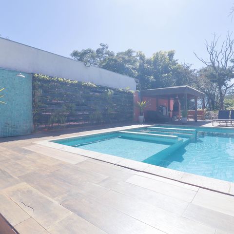 Casa à venda com 1000m², 6 quartos e NaN vagas Casa à venda com 1000m², 6 quartos e NaN vagasÁrea comum