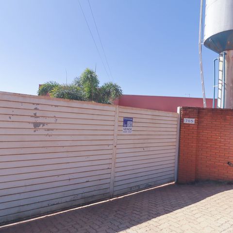 Casa à venda com 1000m², 6 quartos e NaN vagas Casa à venda com 1000m², 6 quartos e NaN vagasFachada