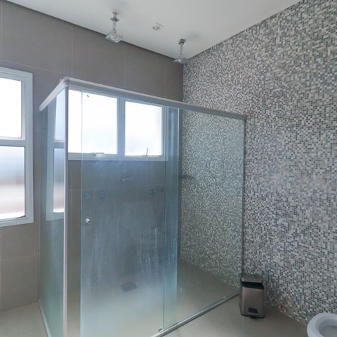 Casa à venda com 1000m², 6 quartos e NaN vagas Casa à venda com 1000m², 6 quartos e NaN vagasBanheiro da Suíte 1