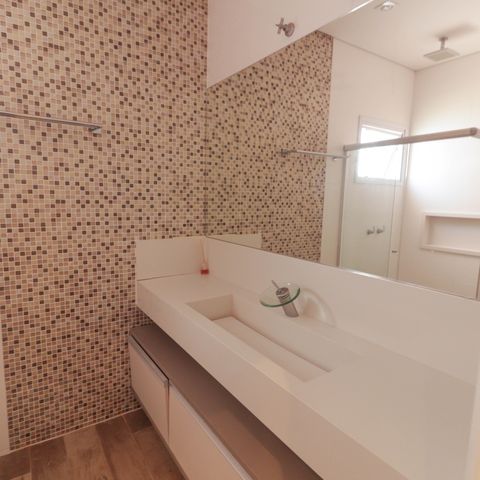 Casa à venda com 1000m², 6 quartos e NaN vagas Casa à venda com 1000m², 6 quartos e NaN vagasBanheiro da Suíte 6