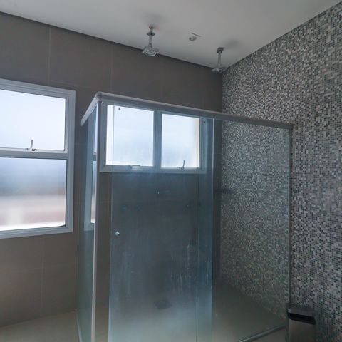 Casa à venda com 1000m², 6 quartos e NaN vagas Casa à venda com 1000m², 6 quartos e NaN vagasBanheiro da Suíte 1